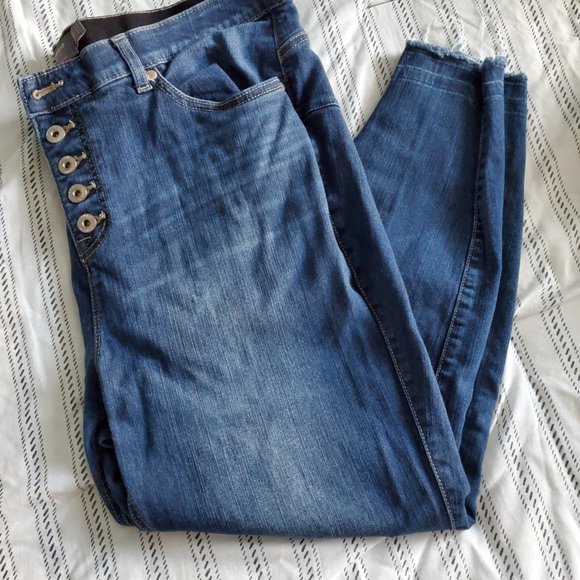 Torrid Bombshell Skinny Premium Stretch jeggines - Picture 5 of 6